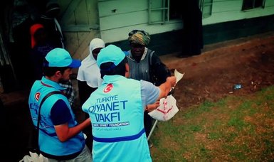 Turkey Diyanet Foundation distributes food packages in Uganda