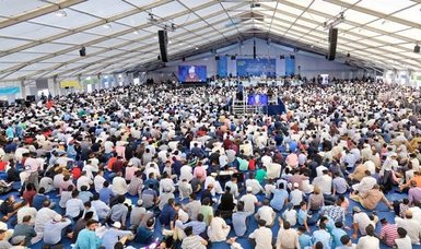 Muslims ‘shoulder to shoulder’ at largest Islamic convention in UK