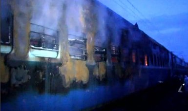 Train fire kills 1 in southern India