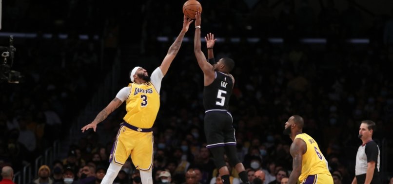 LAKERS PLAY DOWN TO KINGS’ LEVEL AND LOSE IN TRIPLE OVERTIME