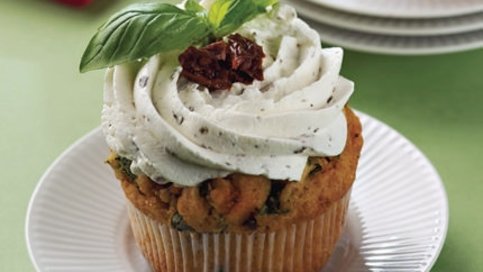 Kurutulmuş Domatesli ve Fesleğenli Cupcake