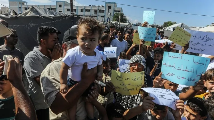 Palestinians in Khan Younis call for urgent aid