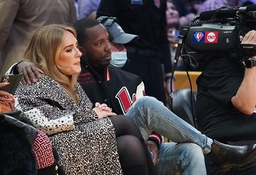 Adele sevgilisi Rich Paul ile birlikte NBA All Star maçını izledi