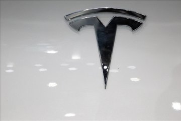 Tesla, 2024’te daha yavaş bir büyüme öngörüyor
