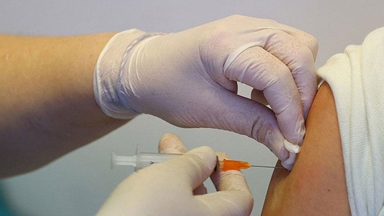 Kovid-19 mRNA aşıları anne sütüyle bebeğe taşınmıyor
