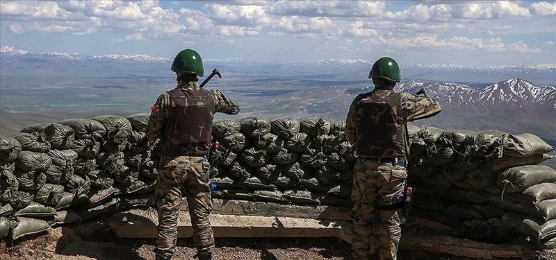 2 PKK terrorists surrender to Turkish forces