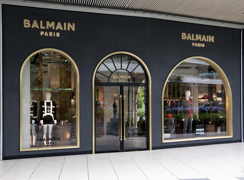 Бутики в дубае. Бальман Париж. Бальман Дубай Молл. Balmain Boutique. Balmain бутик.