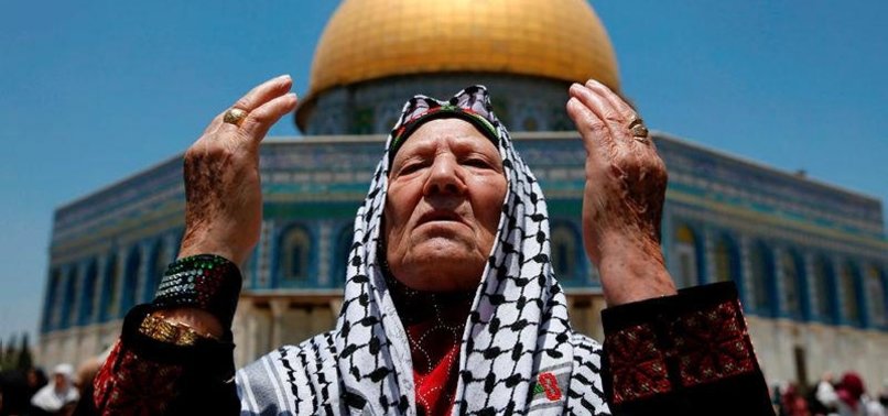 PALESTINIANS POUR INTO JERUSALEM FOR RAMADAN PRAYERS