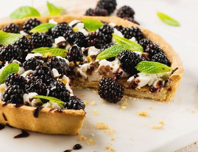 Böğürtlenli Keçi Peynirli Tart