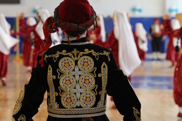 Kars’ta Halk Oyunları Şenliği başladı