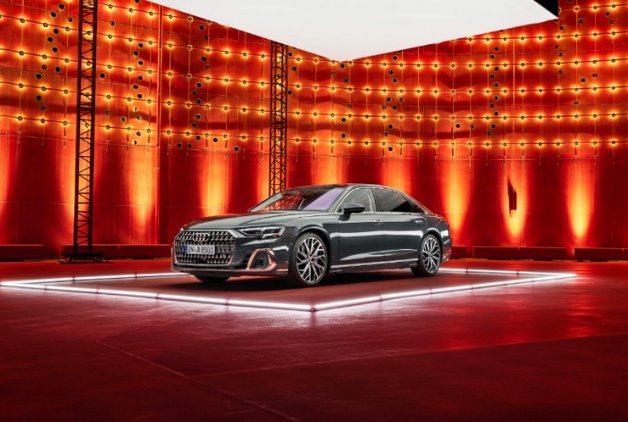 AUDİ’NİN AMİRAL GEMİSİ MAKYAJLANDI
