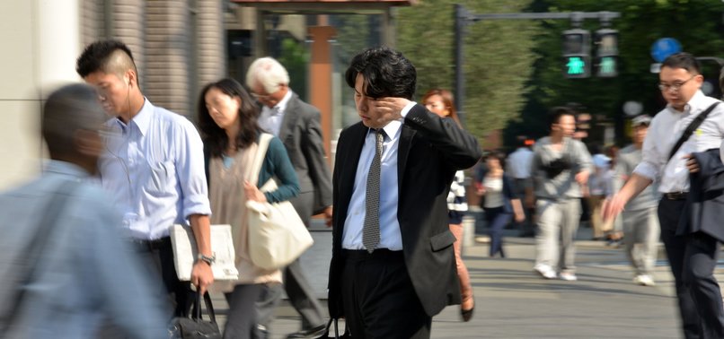 JAPAN WORKERS PAY DOCKED FOR TAKING LUNCH 3 MINS EARLY