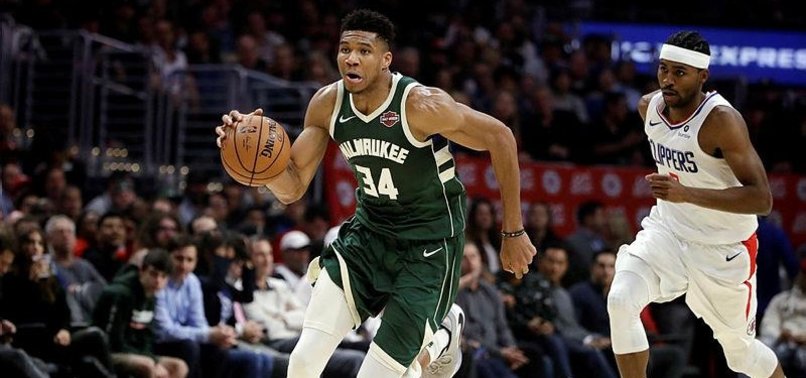 BUCKS HOLD OFF CLIPPERS 129-124 FOR 4TH WIN IN A ROW