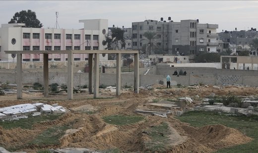 Israeli army withdraws from Nasser Hospital, continues to besiege it