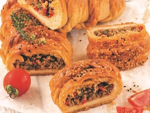 Kıymalı Örgülü Börek