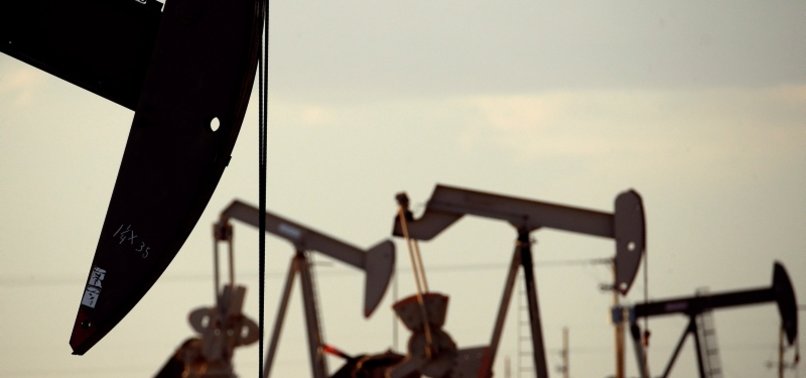 OIL PRICES UP ON ESTIMATED FALL IN US CRUDE STOCKS