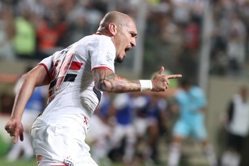 G.Saray Maicon’u KAP’a bildirdi