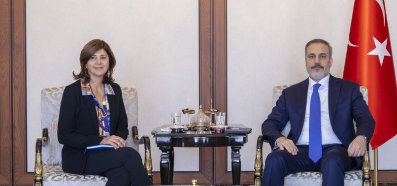 TURKISH FOREIGN MINISTER, UN CHIEFS PERSONAL ENVOY ON CYPRUS HOLD TALKS