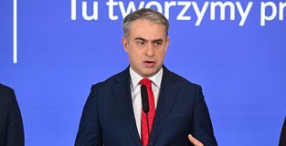 Polish minister says country in ’cyberwar with Russia’