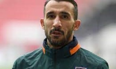 Basaksehir midfielder Mehmet Topal leaves club