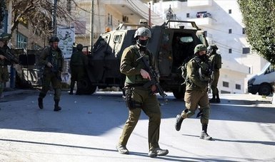 Palestinians, Israeli settlers clash in Sheikh Jarrah in Jerusalem