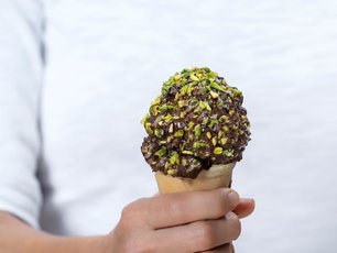 Yer Fıstığı Ezmeli ve Çikolatalı Vegan Kornet