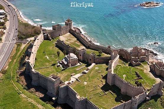 7 asırlık Mamure Kalesi Camii