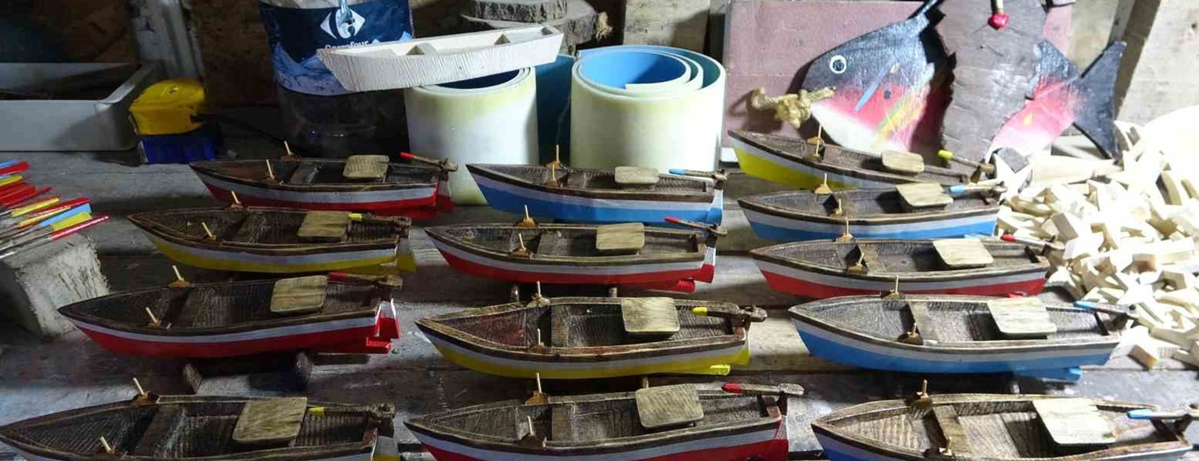 Emekliliğini ahşaptan süs ve mutfak eşyaları yaparak geçiriyor