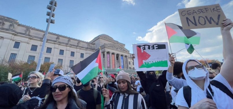 THOUSANDS OF PRO-PALESTINIAN PROTESTERS POUR INTO NEW YORK STREETS TO CONDEMN MASSACRES COMMITTED BY ISRAEL IN GAZA STRIP