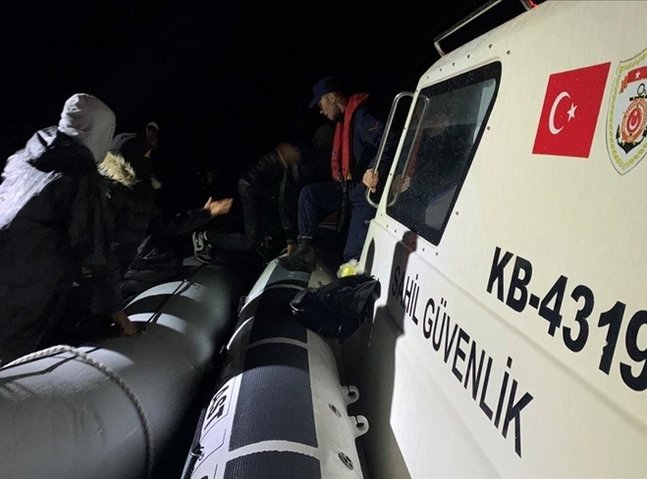 Türkiye rescues 30 irregular migrants after illegal pushbacks