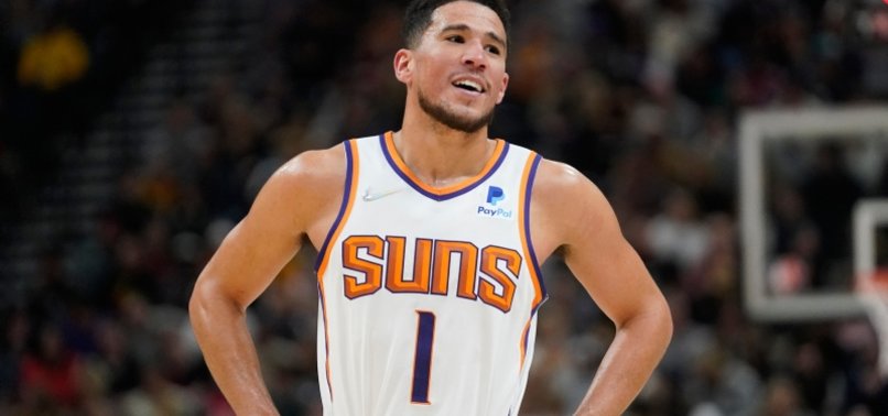 DEVIN BOOKER POURS IN 43 AS STREAKING SUNS TOP JAZZ