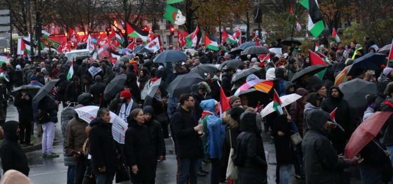 PARISIAN PROTESTERS STAGE ANTI-WAR DEMONSTRATION BY LYING DOWN TO SYMBOLIZE GAZAN CIVILIANS KILLED BY ISRAEL