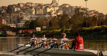 Golden Horn's rowers bring joy to Bosphorus