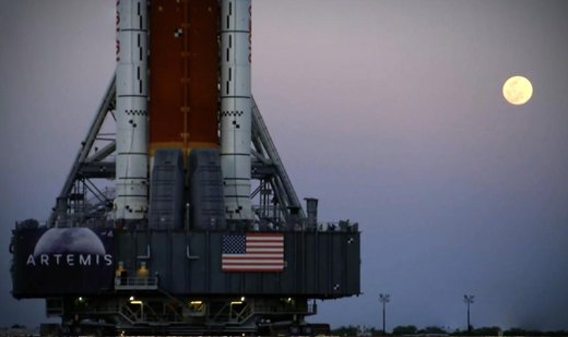 NASA prepares giant rocket for Moon mission