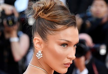 Bella Hadid moda devinin yeni sezon kampanyasında