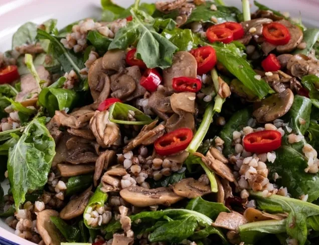 Karabuğdaylı Roka Salatası