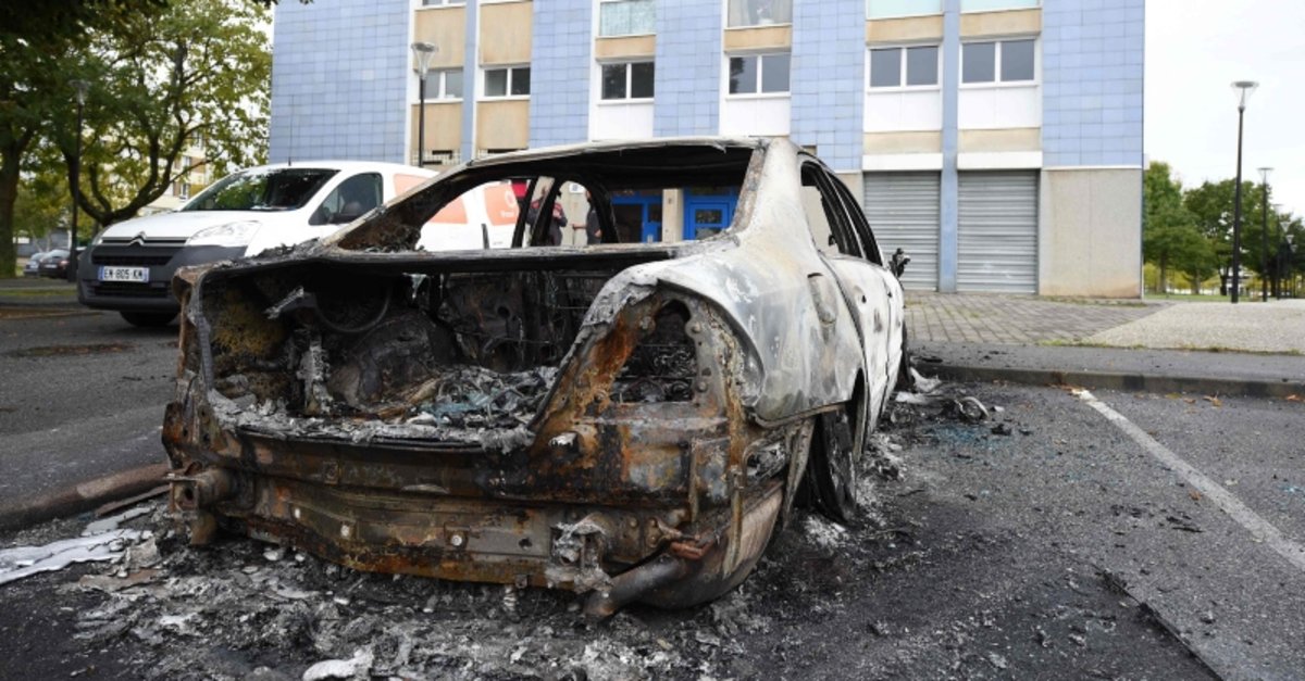 Rioters set 24 cars on fire in French town of Alençon