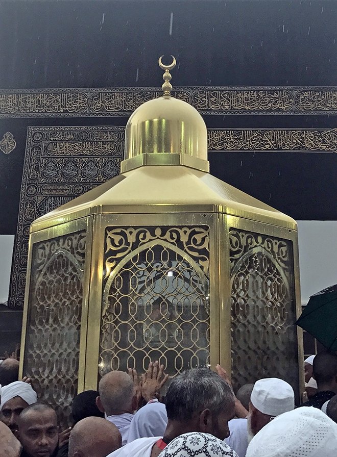 Kabe’de yağmur sevinci