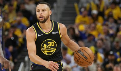 Curry's double-double leads Golden State Warriors to Game 1 win