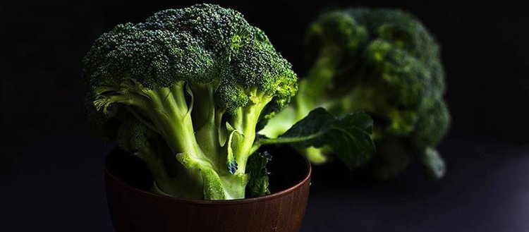 ’Menopoz döneminde brokoli ve kereviz tüketmek dişleri koruyor’