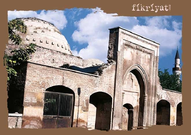 Dönemin en simetrik yapısı