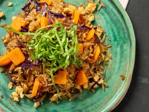 Kırmızı Lahana ve Havuçlu Fried Rice