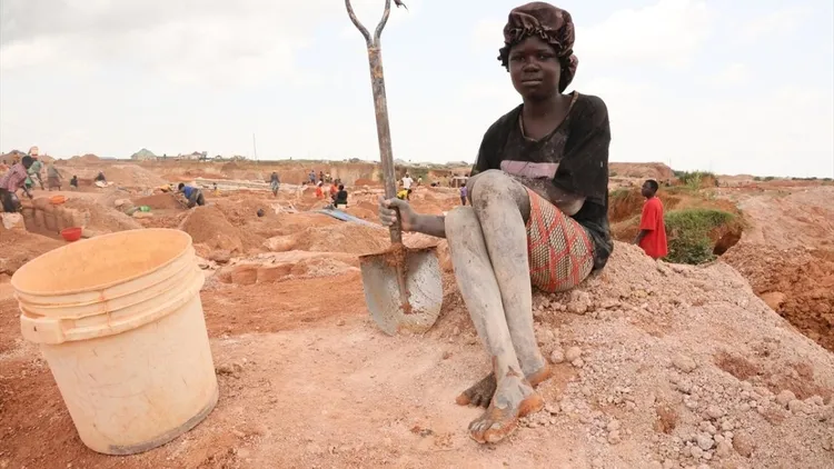 The difficult work of mine workers in Nigeria