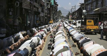 Indian police crack down on Muslim prayer in open