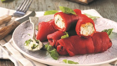 Peynirli Fesleğenli Kırmızı Biber Sarma