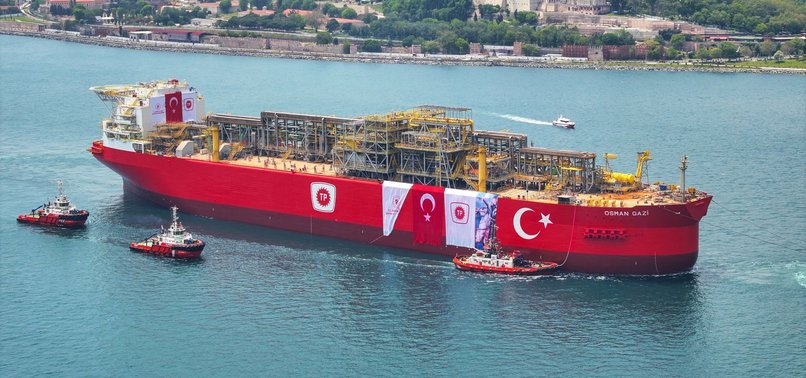Türkiye’s first floating gas platform reaches Black Sea port