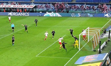 Leipzig's last-gasp goal earns 3-2 comeback win over Gladbach