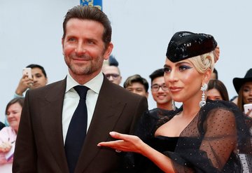 Lady Gaga’dan Bradley Coopera destek