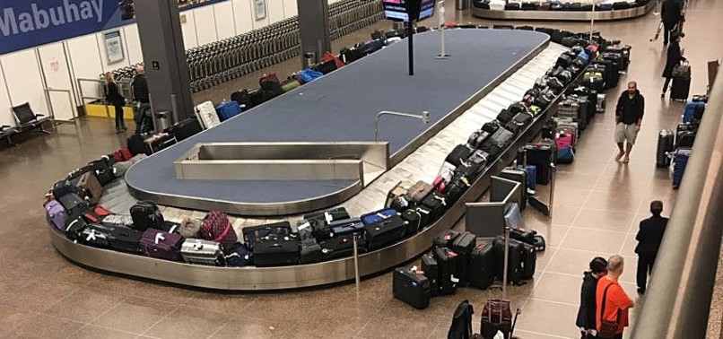 TRAVELERS WAIT FOR HOURS AFTER US AIRPORT IMMIGRATION COMPUTERS GO DOWN