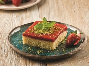 Çilek Soslu Tatlı